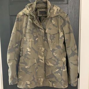 Women’s camouflage jacket xl
